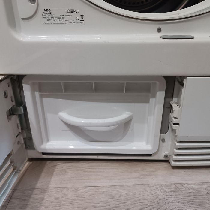 Продавам сушилня AEG Lavatherm 7kg НА или За части