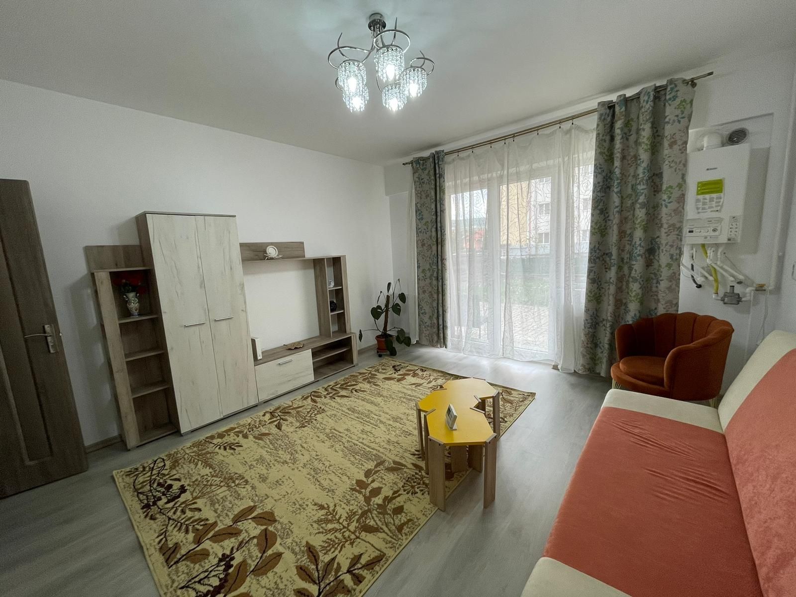 Închiriez apartament 2 camere, terasă 100mp și parcare