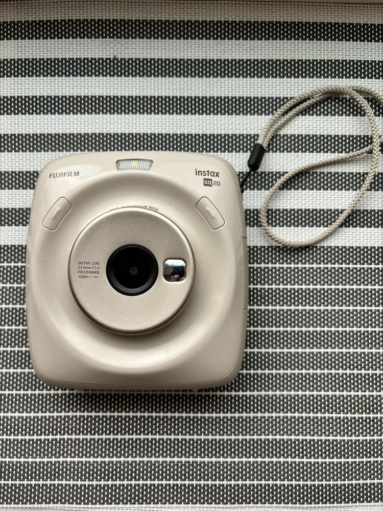 Продам фотоаппарат мнговенной печати Fujifilm instax sq20