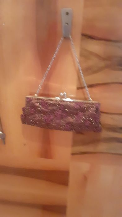 Vand  gentuta  de  ocazie cul.ciocolatie