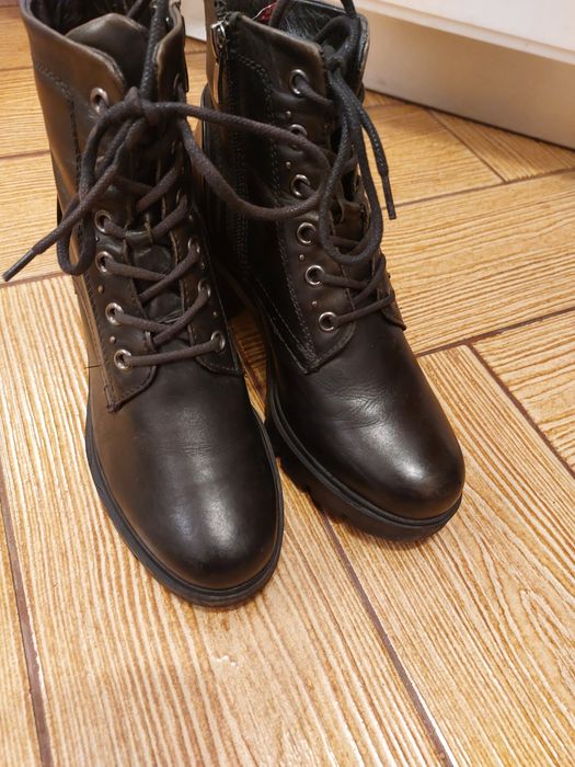 Ghete Quechua mărime 37. Piele naturala.