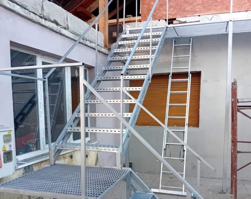 Confectionam scarii metalice zincate exterioare și pentru incendii , p