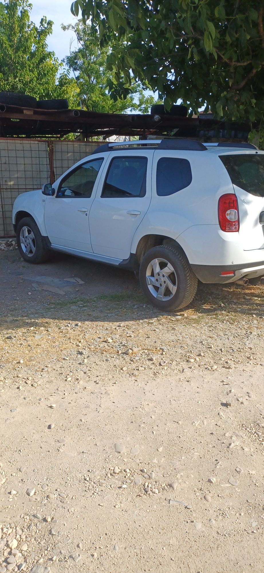 Duster alb an 2011
