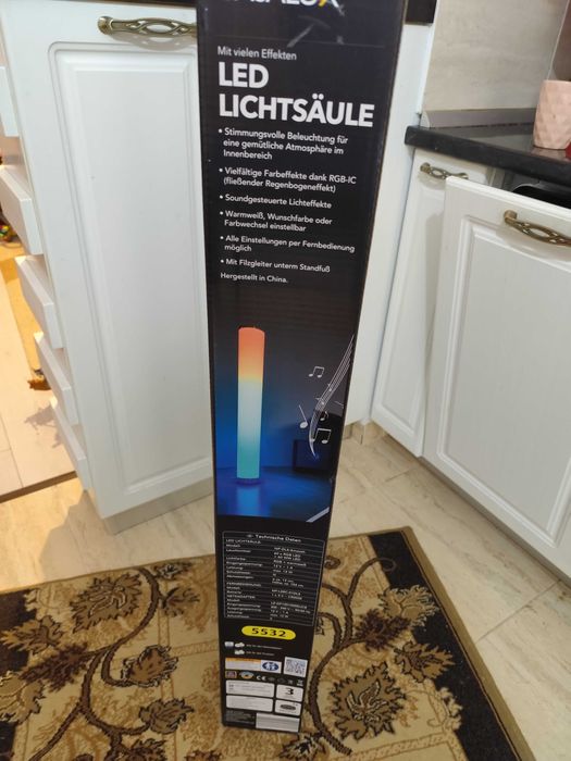 Lampa led podea.Turn cu telecomanda