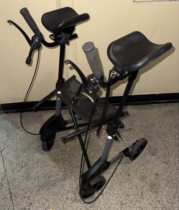 Cadru rulant medical batrani dizabilitati (ca nou)