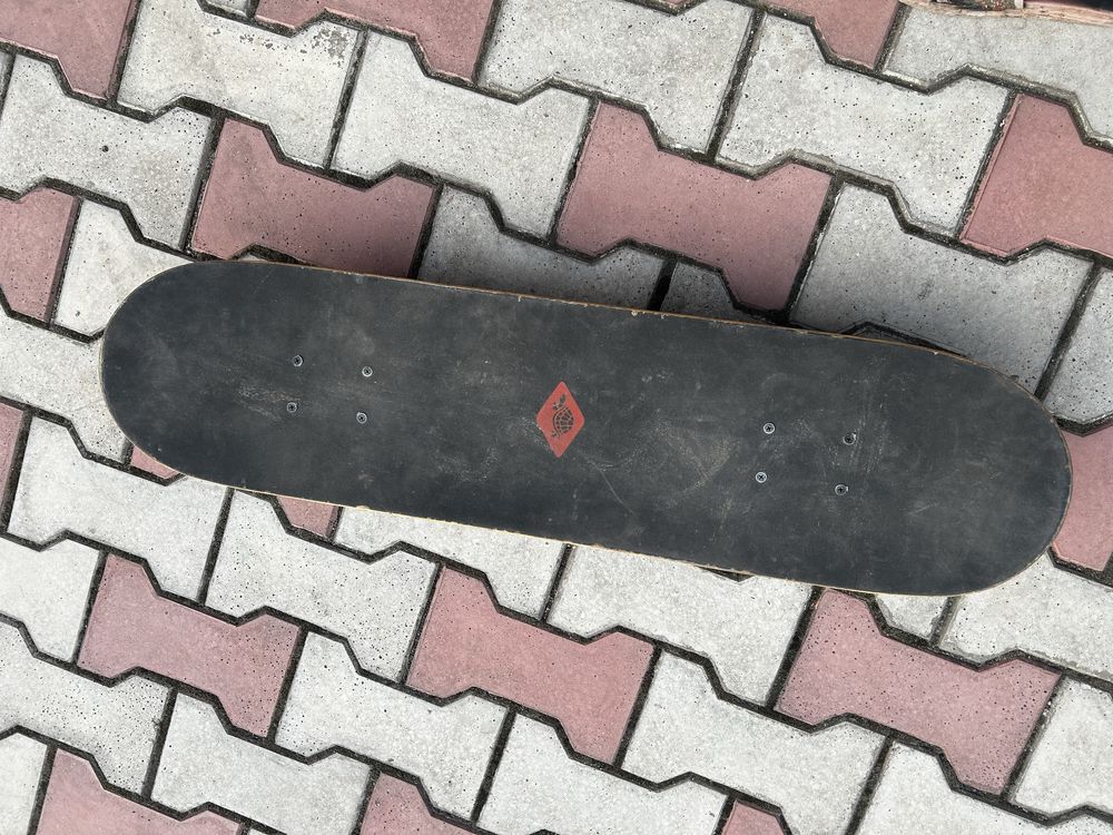 Skateboard negru