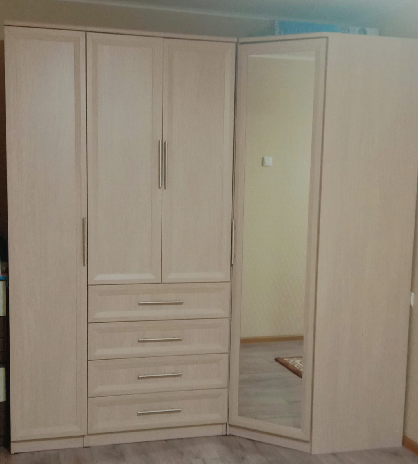 Срочно продам шкаф