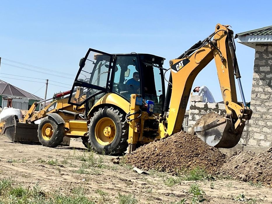 Услуга экскаватор погрузчик.  Трактор. Экскаватор. Петушок