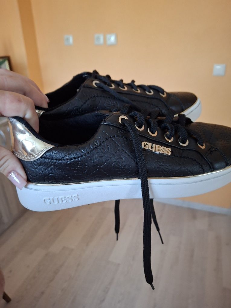 Дамски  оригинални  кецове Guess