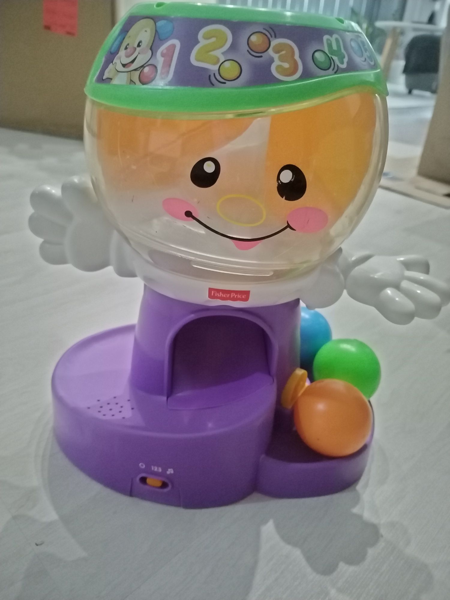 Jucărie interactiva in engleza cu bile Fisher Price cu lumini și muzic