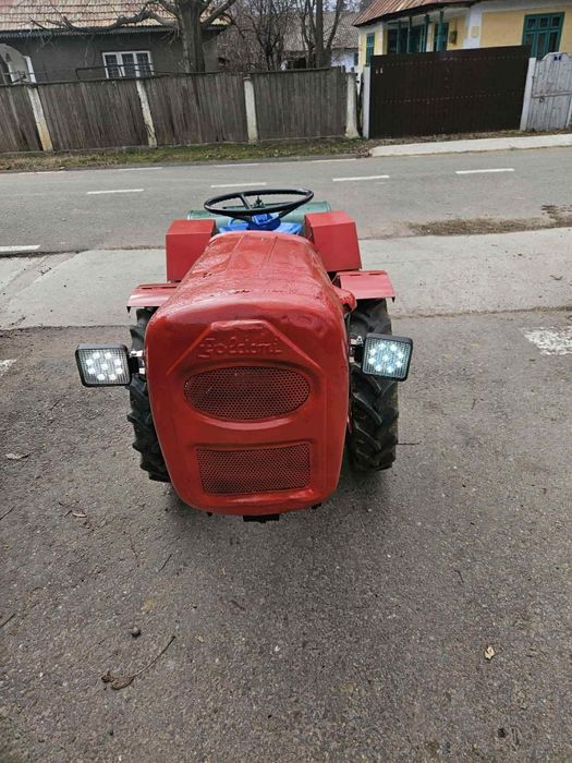 Vând tractor goldoni