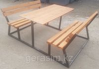Удобный стол с двумя скамейками