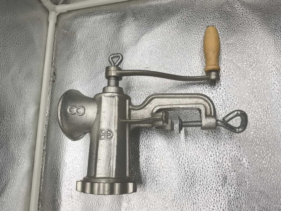 Masina manuala tocat carne nr8 aluminiu compacta
