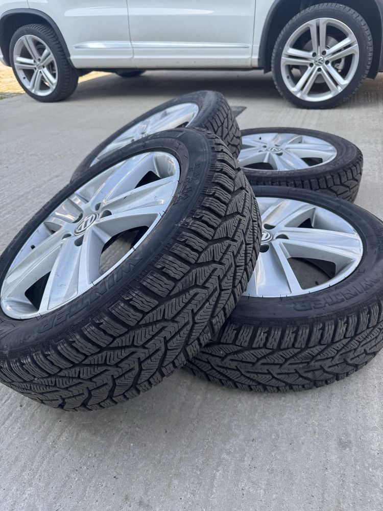 Set jante VW, 215/55/17 cu anvelope de iarna ca noiz dot 4122