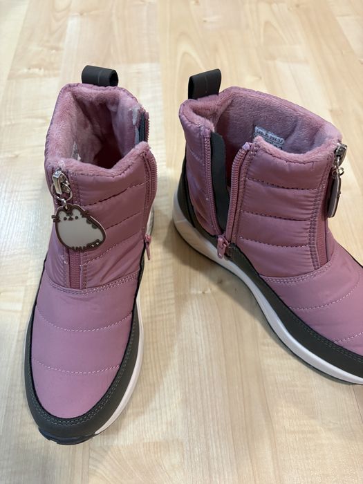 Ghete noi Reserved marimea 32 pt fete