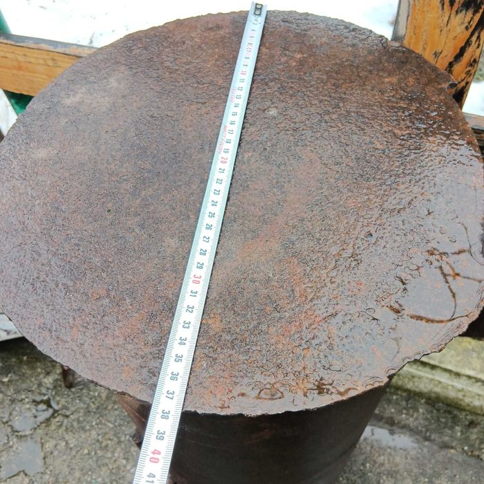 Godin din teava otel de 1cm,cântareste 70kg.Are usa la cenușar lipsa.