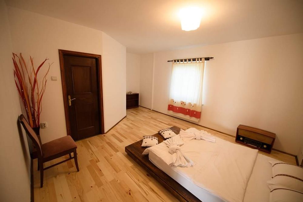Pensiune 7 camere, teren 500 m2