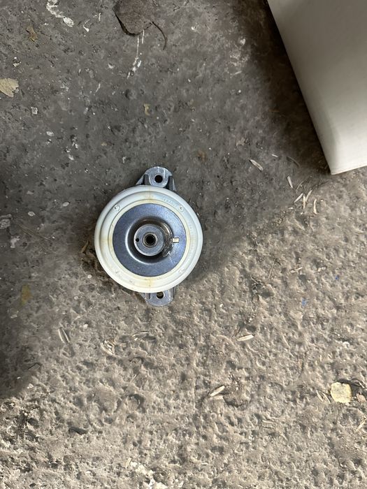 Подушка двигателя