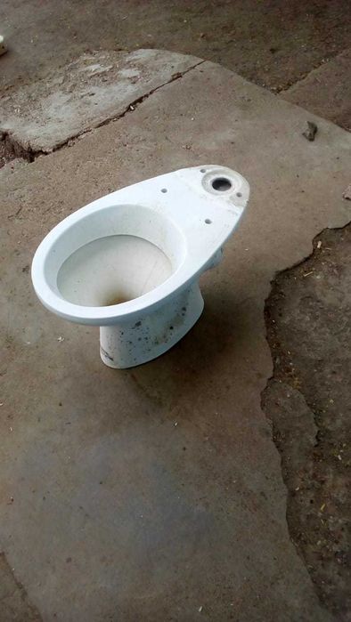 Продам унитаз без бочка для стройки  адрес 6 мкр