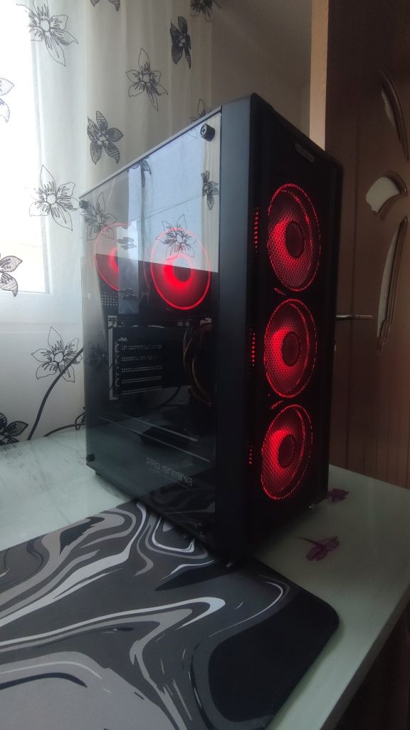 Vând PC gaming impecabil