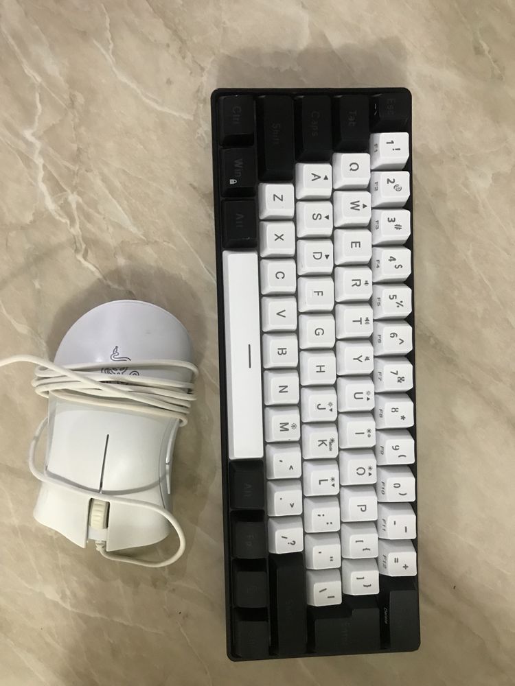 Vând tastatura și mouse