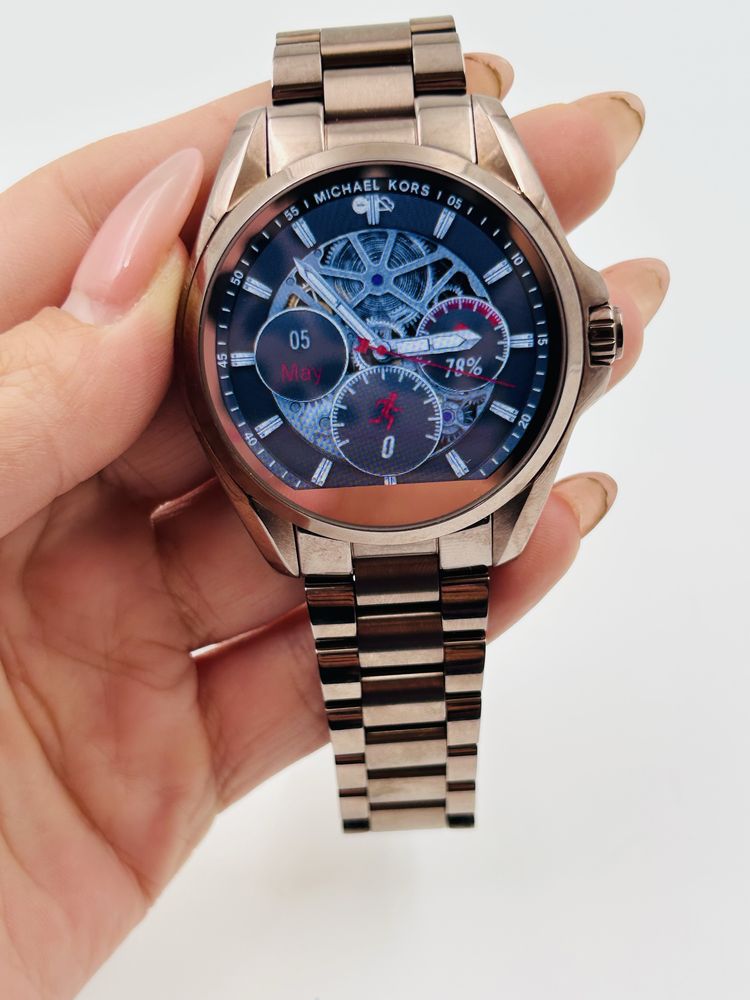 Michael Kors смард часовник