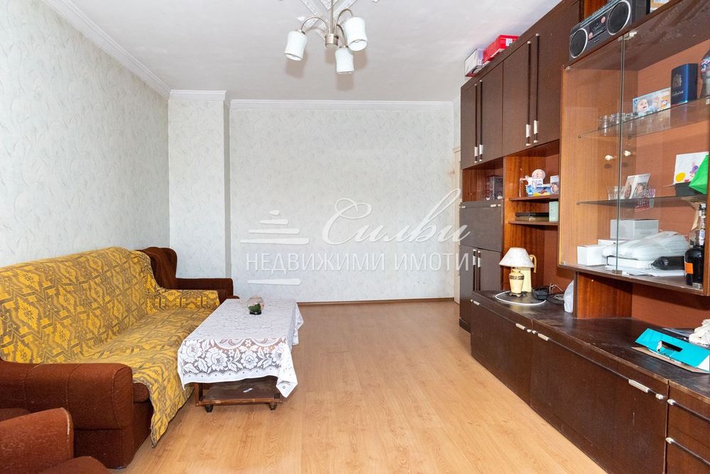 Многостаен СРЕДЕН апартамент – кв.Тракия.