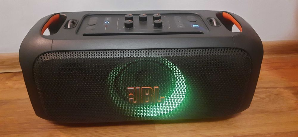 Vând boxa portabilă **JBL PartyBox On-The-Go Essential**, 100 W