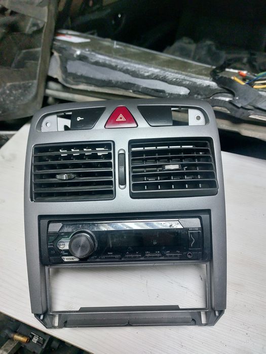 Останали части за Пежо 307 2.0 хди