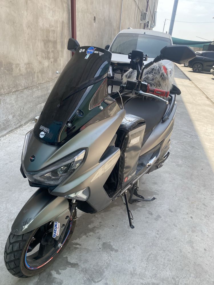 Skuter sotiladi yengi gst motor