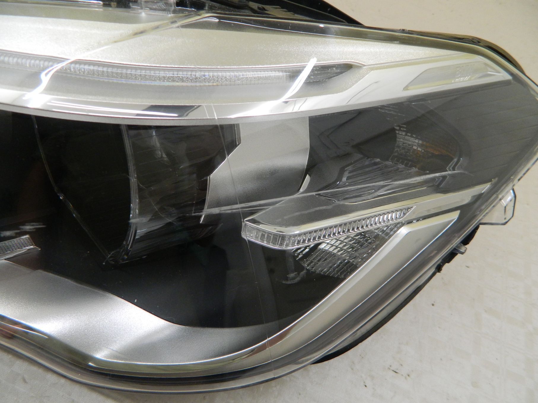 Far stanga BMW X1 F48 Xenon 2015, 2016, 2017, 2018, cod origine 749003-07.
