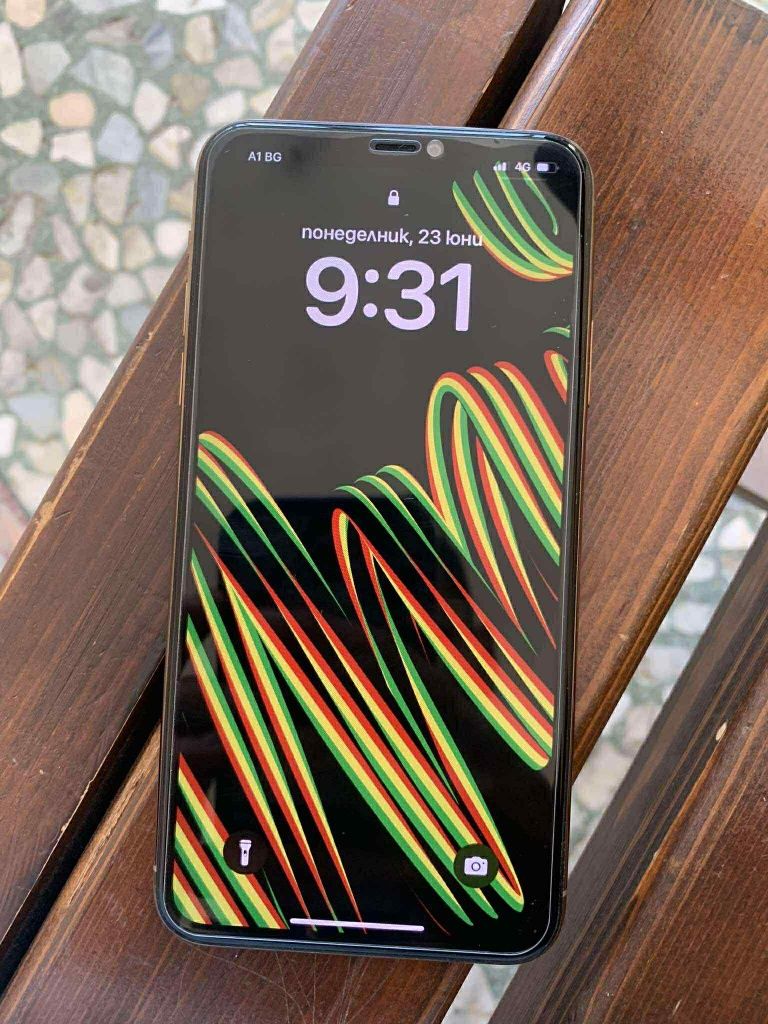 Продавам iPhone 11 pro max , 64gb
