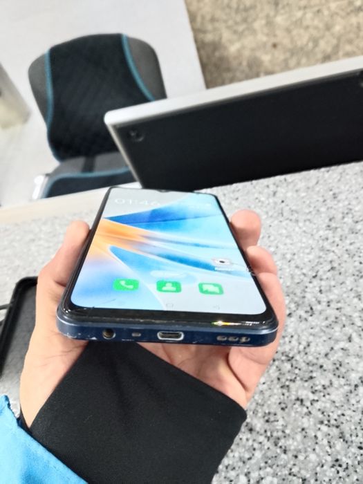 Продам оппа а17 отличный состояние сам исполз не долго