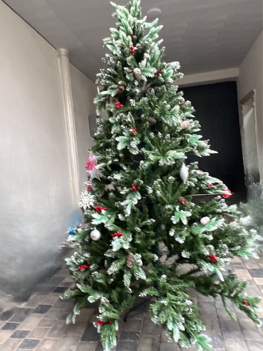 Продаю новогоднюю елку 210см