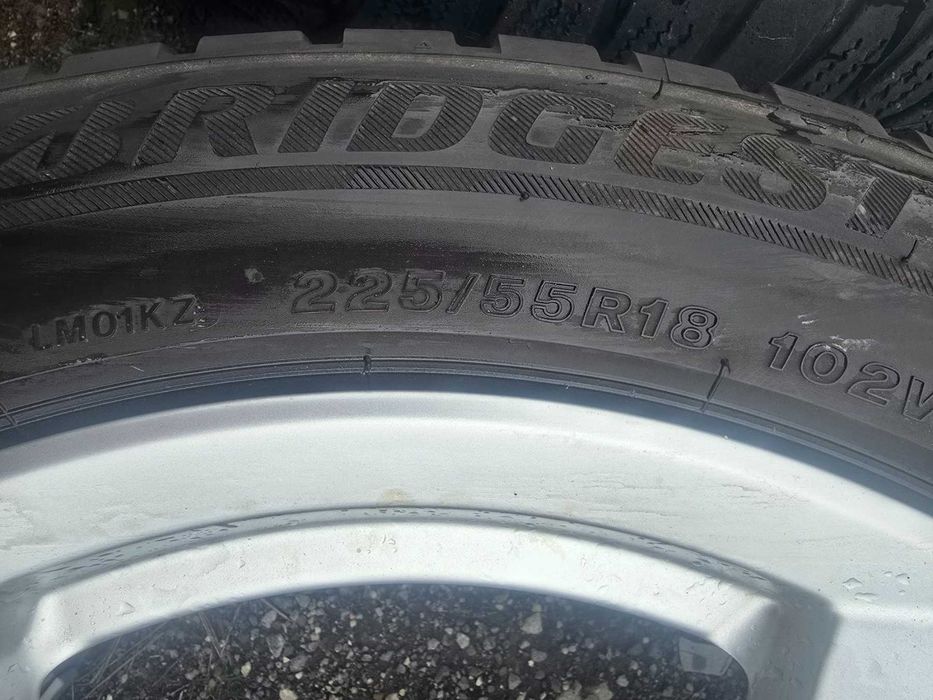 Продаваме лети джанти 18" с зимни гуми Bridgestone за Audi A6 4K 2020г