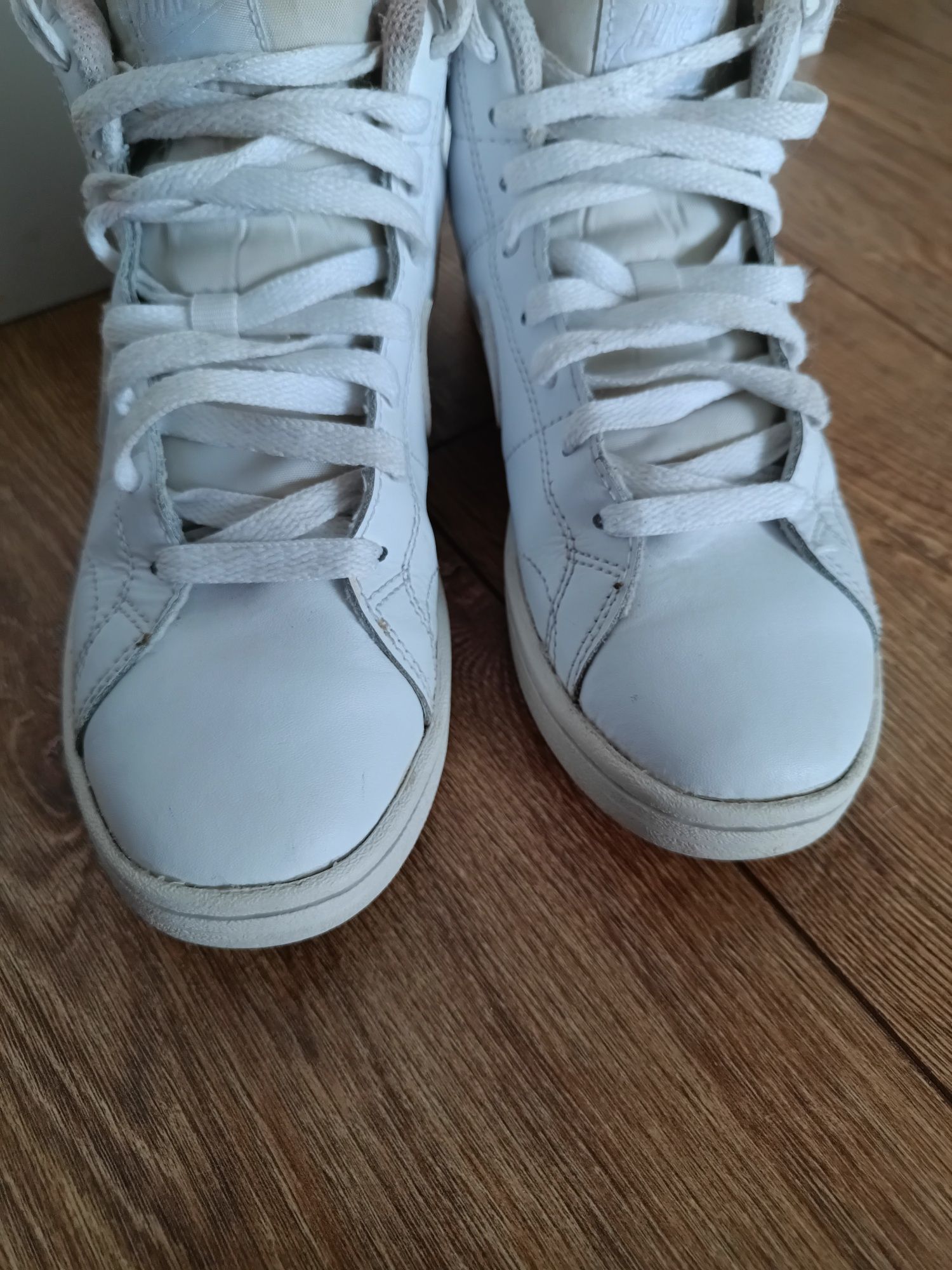 Ghete Nike albe inalte