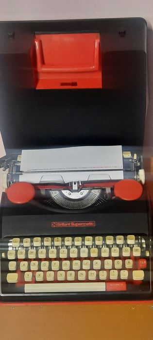 Mașină de scris Brillant Supermatic impecabilă
