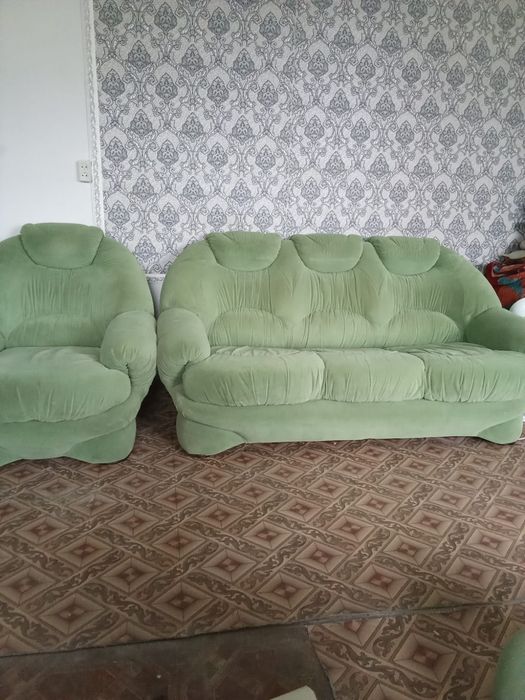 Продам диван  с креслами