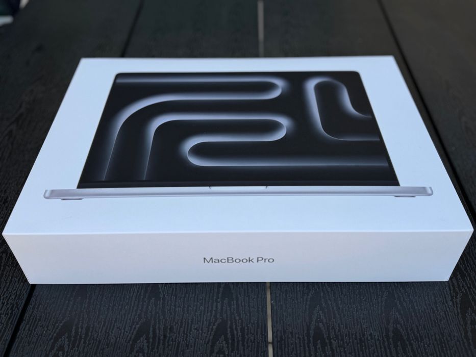 ЧИСТО НОВ MacBook Pro 16" M4 Pro Chip: 14 CPU/20 GPU/48RAM/512 SSD