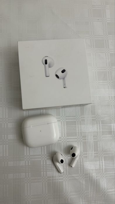 Продаю Airpods 3