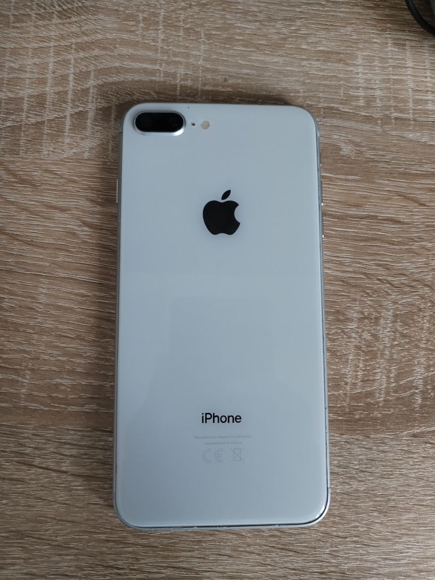 iPhone 8 plus baterie 100%