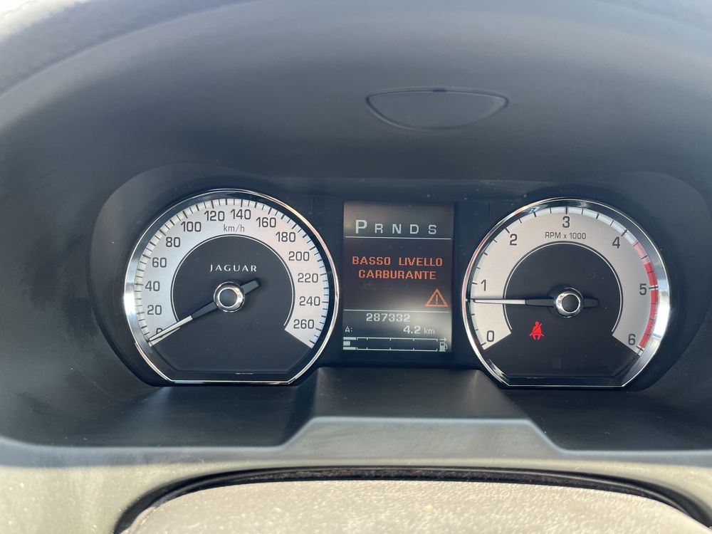 Jaguar XF 2.7 D 206 ps