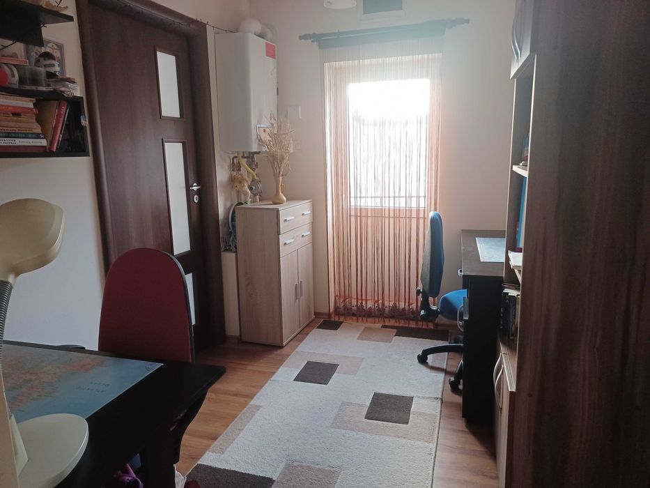 De vanzare vila S+P+1 ( 2 apartamente  tip duplex) 7camere, 2 băi.