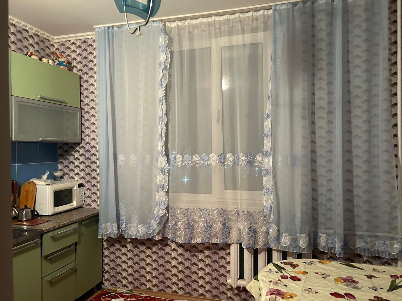 Продам тюль и ковры