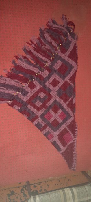 Продаёться вязанная женская накидка.феолетогого цвета.