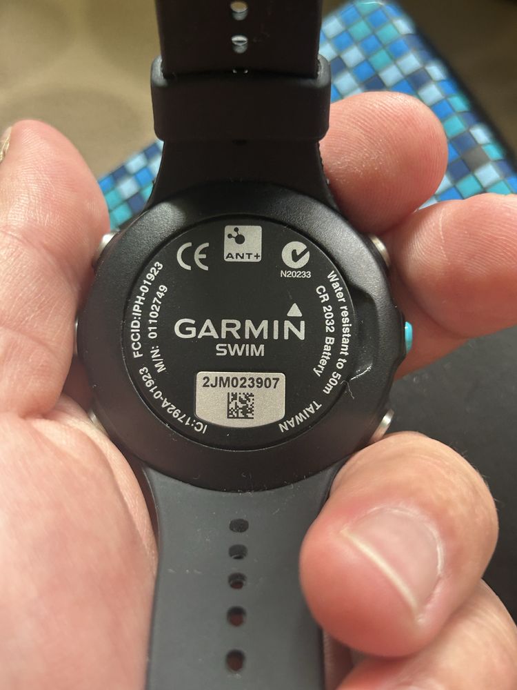 Часовник Garmin Swim