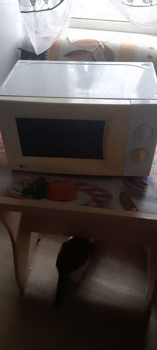 Продается микроволновая печь.  5 тысяч тенге.