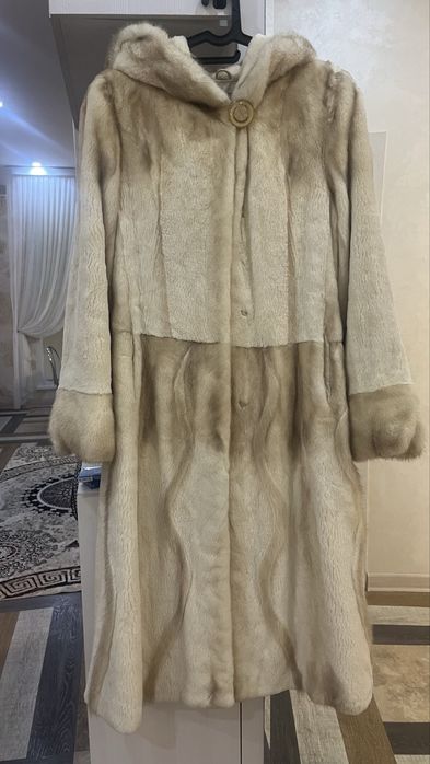 Продам белую шубу отличного качество