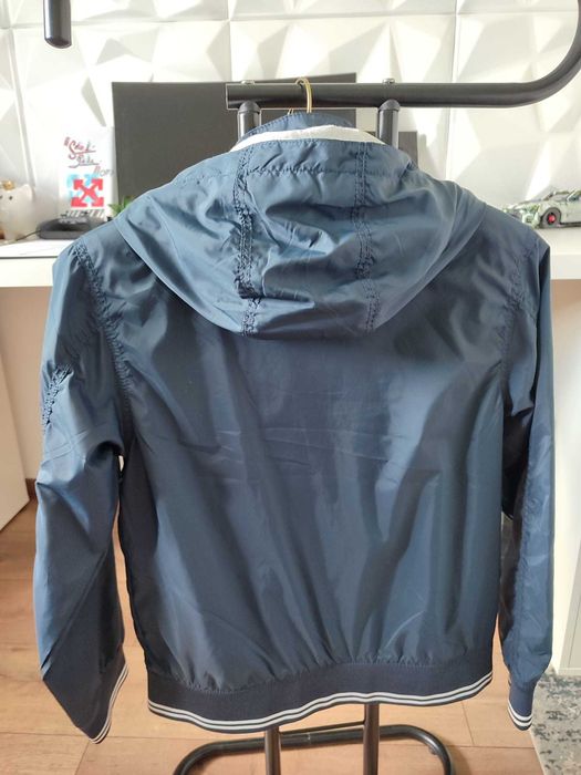 Geaca H&M, stare f buna, 9/10 ani, 140 cm