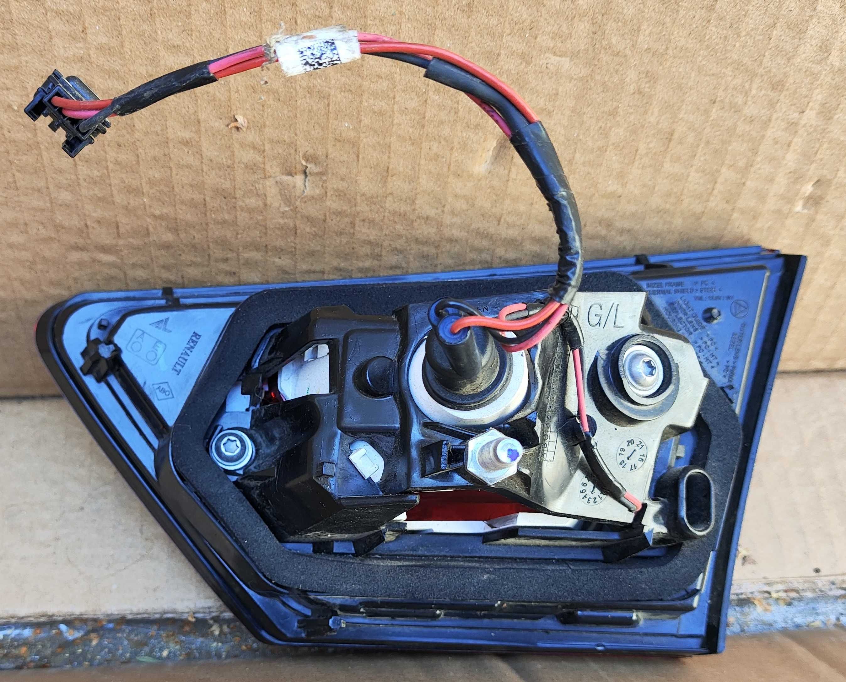Lampa stop tripla Renault Clio 4 dreapta  pe aripa stanga pe hayon